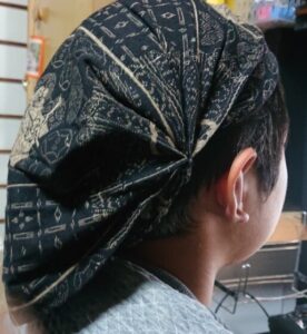 頭巾屋さんで買った頭巾の基本的な被りかたの写真